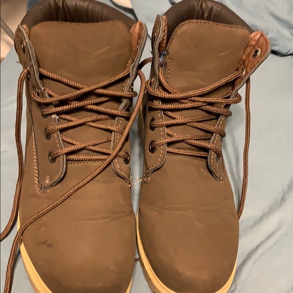 Daily Shoes Boots - Picture 3 of 3